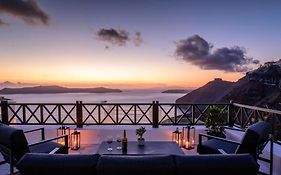 Firalia, Casa In Rock Suites